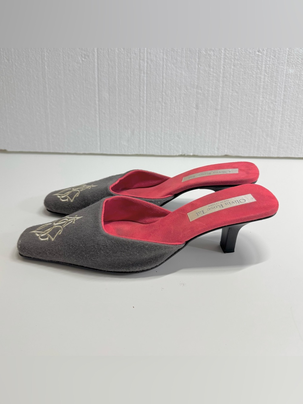 Vintage OLIVIA ROSE TAL Kitten Heel Woolen Embroidered Gray Red Mule Shoes Sz 9